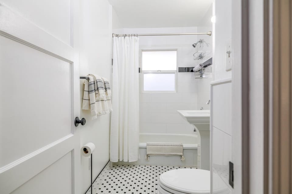 Shower, Toilet, Bathroom, Bath