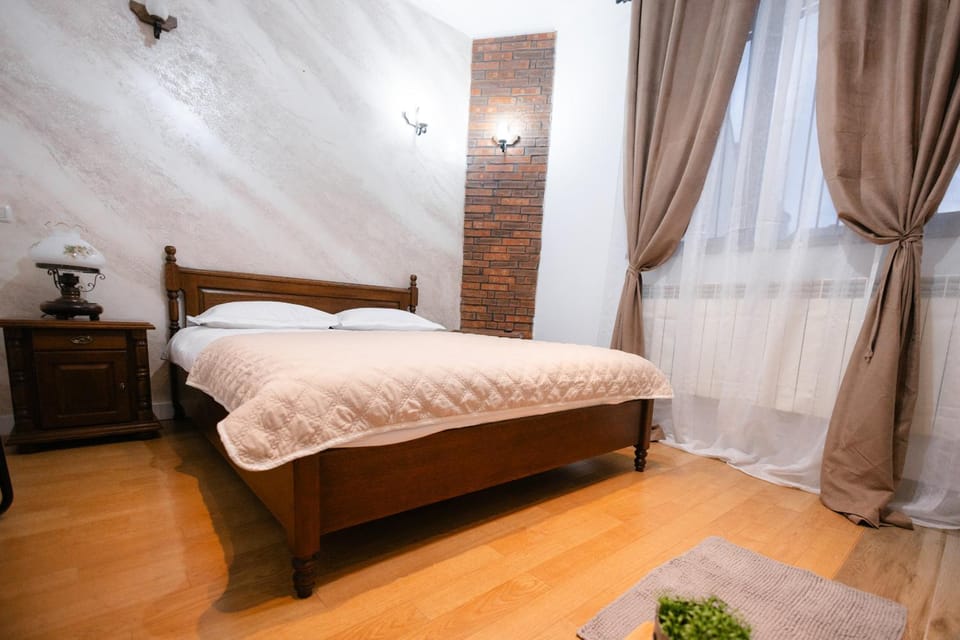 Marcos Apartments I Bathtub in Bedroom experience Apartment in Brașov County