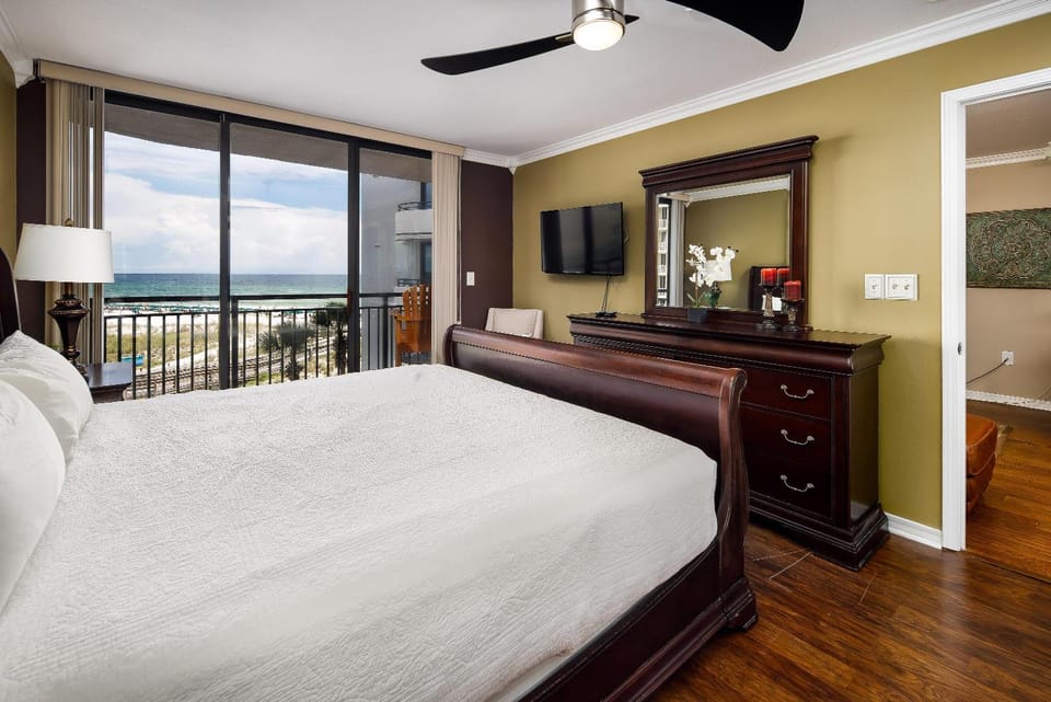 Nautilus 2407 Gulf View 4th Floor 2 BR 2 BA House in Okaloosa Island