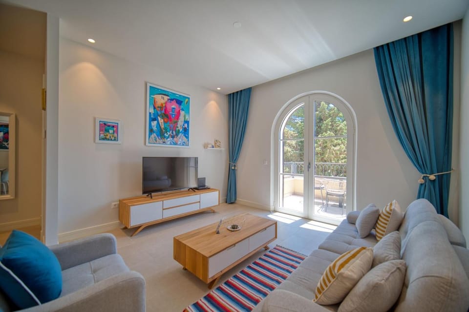 Lustica Bay Centrale by 2BHome Apartment in Kotor Municipality