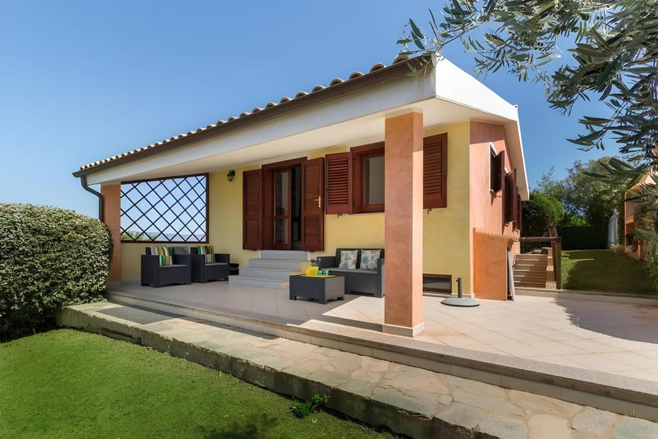 Property building, Patio, Balcony/Terrace