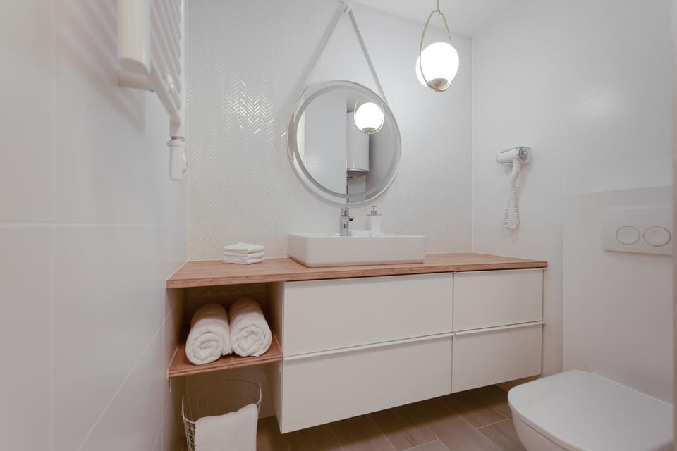 Toilet, Bathroom, towels