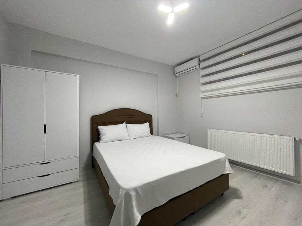 Bed, Photo of the whole room, Bedroom, internet, wardrobe