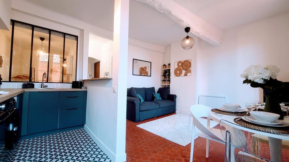 Kitchen or kitchenette, Living room, Dining area