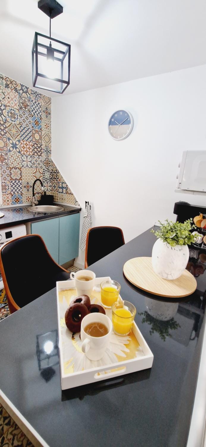 Kitchen or kitchenette, Breakfast