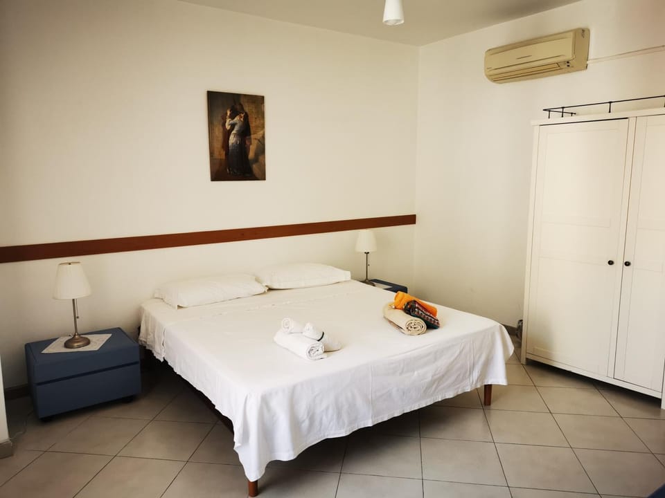 Bed, Photo of the whole room, towels, wardrobe, air conditioner