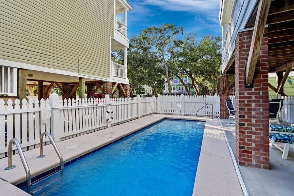 Day, Natural landscape, Garden, Seating area, Swimming pool