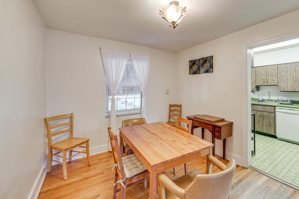 4 Mi to Downtown Pittsburgh: Family Home w/ Patio House in Pittsburgh