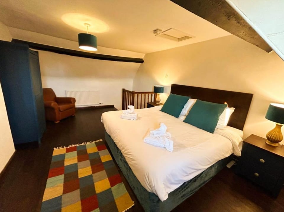 Crown Cottage by MaisonPro House in Stroud