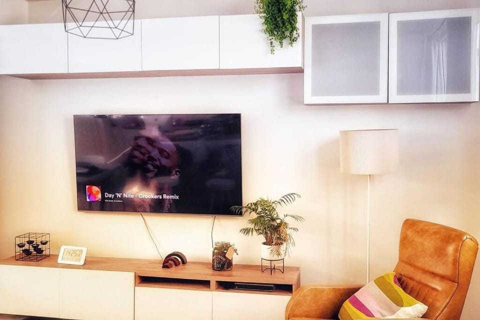 Communal lounge/ TV room, TV and multimedia, Living room, Seating area, Evening entertainment