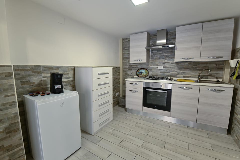 Coffee/tea facilities, Kitchen or kitchenette, pet friendly, stove