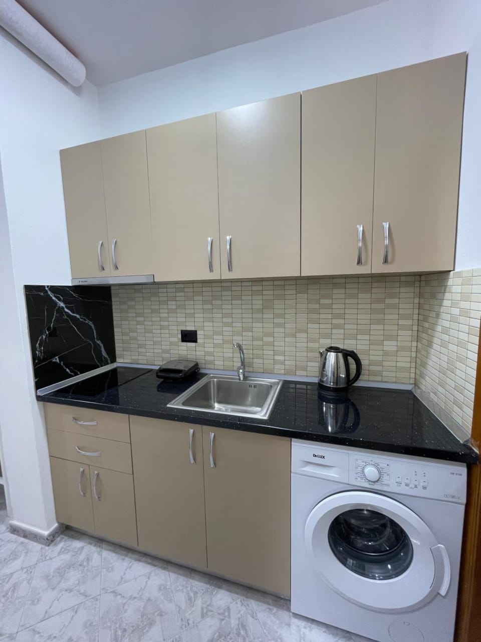 Kitchen or kitchenette, stove, washing machine