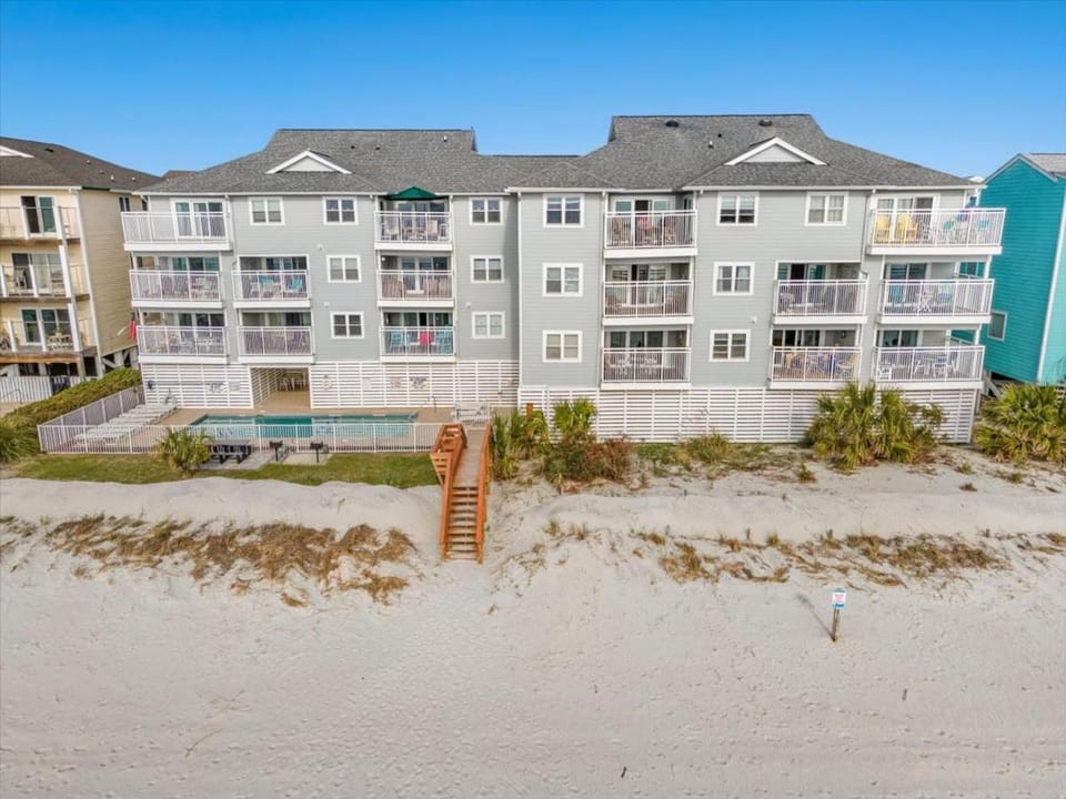 Property building, Day, Bird's eye view, Balcony/Terrace, Beach, Swimming pool
