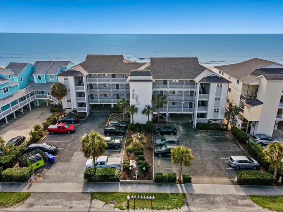 Property building, Day, Bird's eye view, Beach, Sea view, Parking