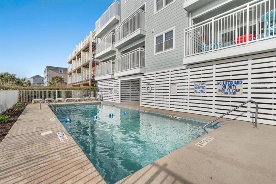 Property building, Day, Balcony/Terrace, Seating area, Swimming pool