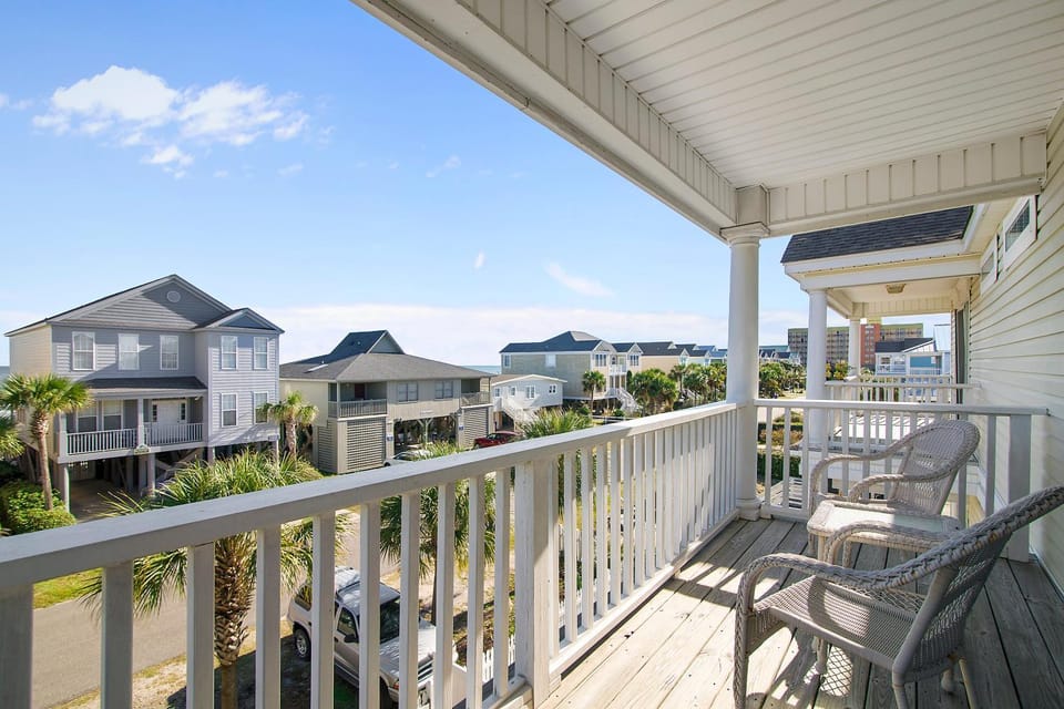 Day, Neighbourhood, Balcony/Terrace, Seating area, furniture