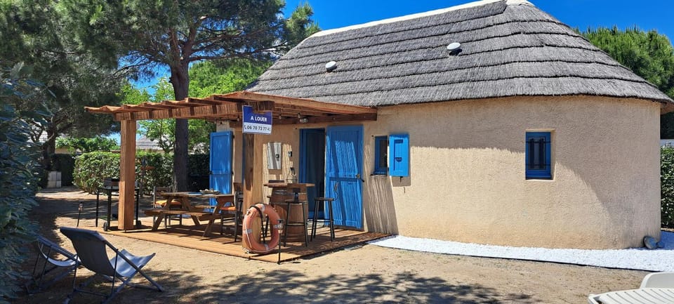 Barcarès Île des pêcheurs dernières disponibilités mas classé 4 étoiles rénové avec goût 6 à 8 couchages libre le 19 à fin septembre piscine ouverte Campground/ 
RV Resort in Le Barcarès