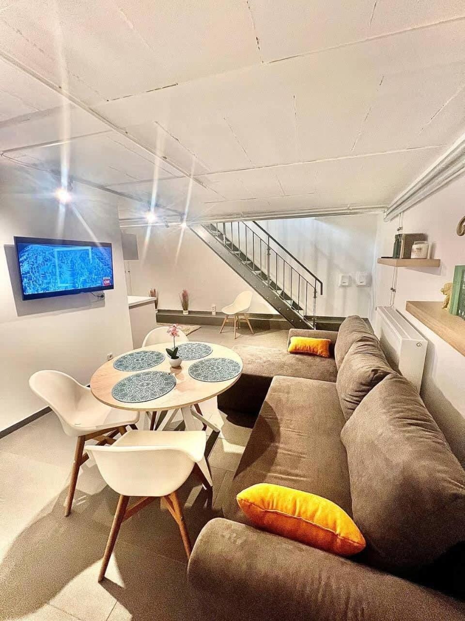 TV and multimedia, Living room, Seating area