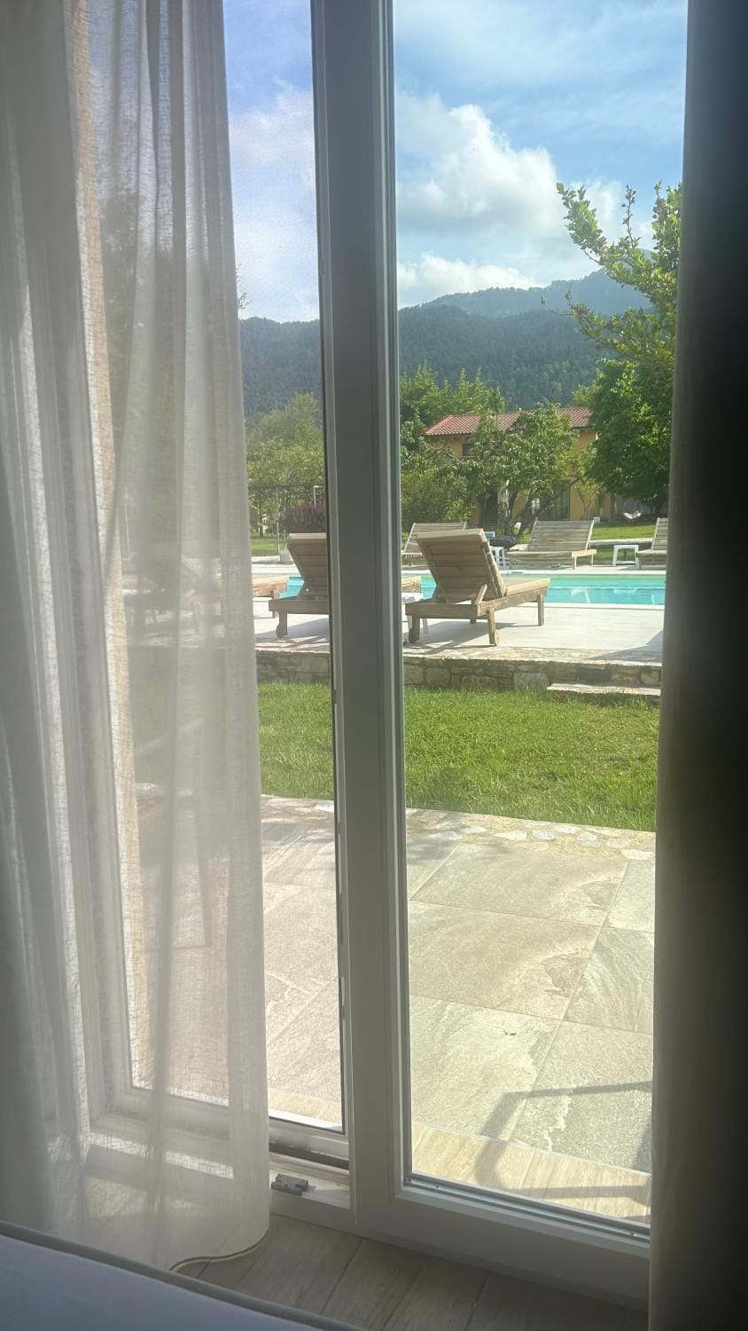 Mountain view, Pool view, Swimming pool