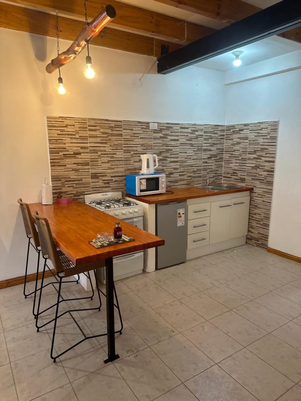 Kitchen or kitchenette, Dining area, oven