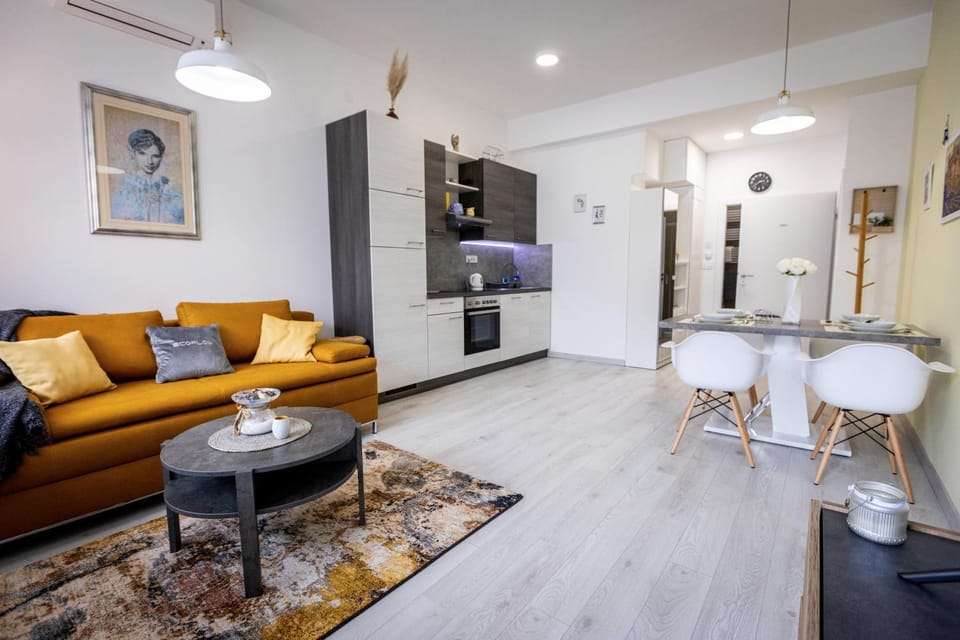 Kitchen or kitchenette, Living room, Seating area, Dining area, dishwasher, pet friendly, stove