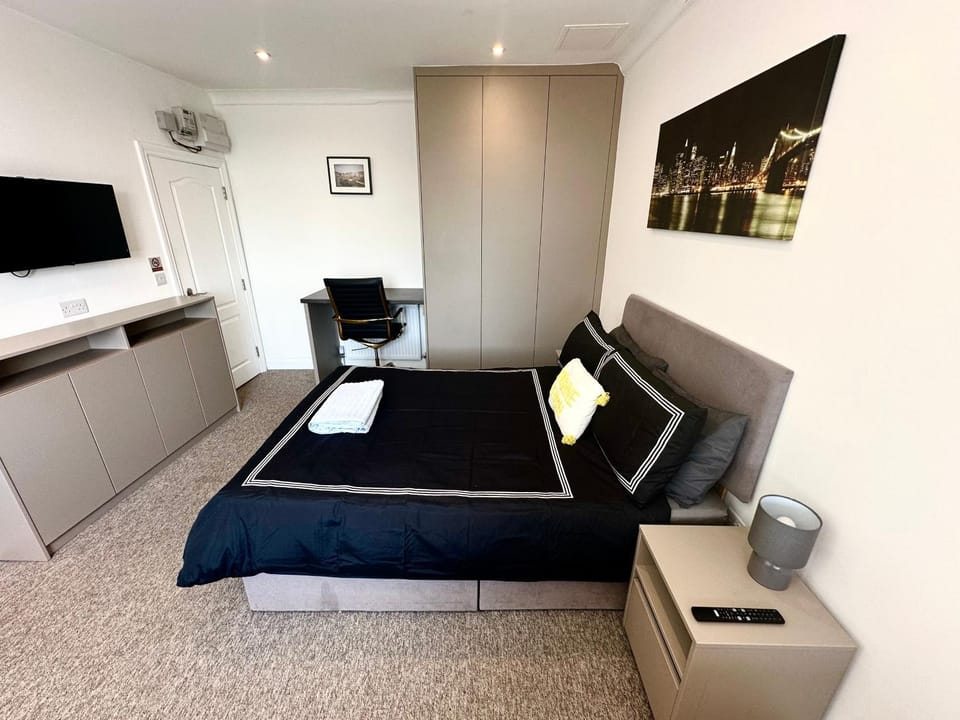 Sunny Modern, Private Apartment,15 Mins To Central London Apartment in London