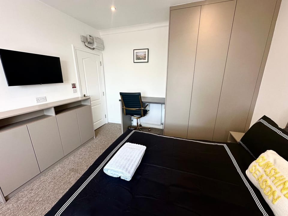 Sunny Modern, Private Apartment,15 Mins To Central London Apartment in London