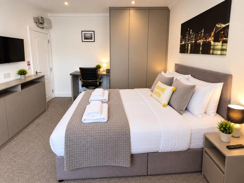 Sunny Modern, Private Apartment,15 Mins To Central London Apartment in London