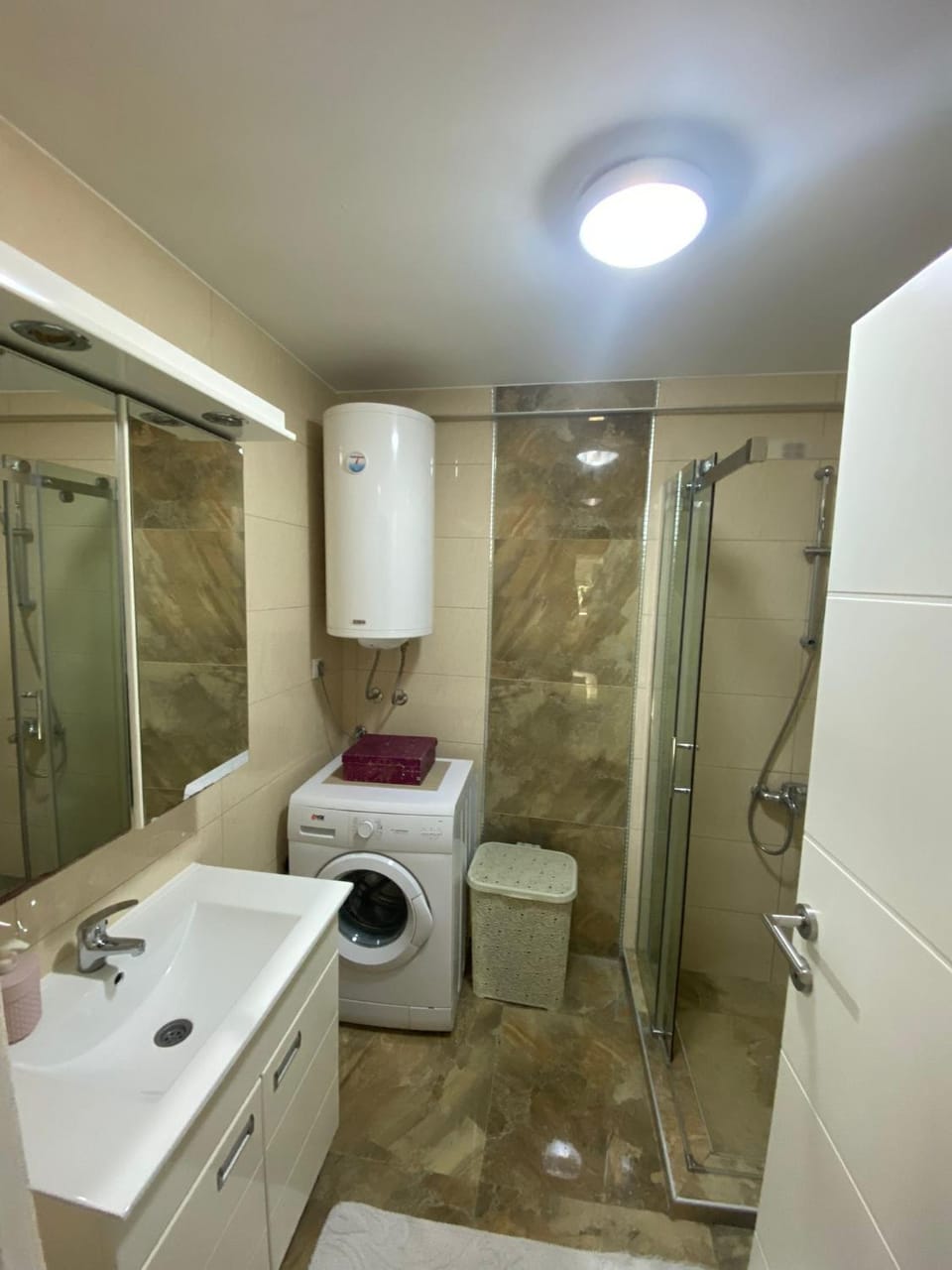 Shower, Toilet, Bathroom, towels, washing machine