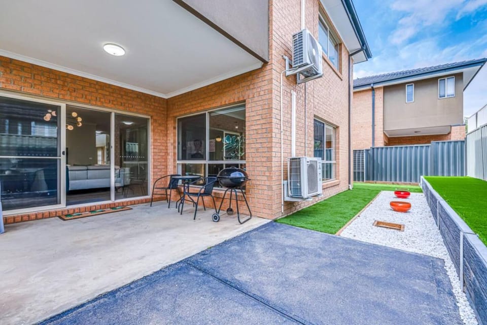 Spacious Villa 7BRM 5-bathroom House Point Cook Double Storey Villa in Melbourne