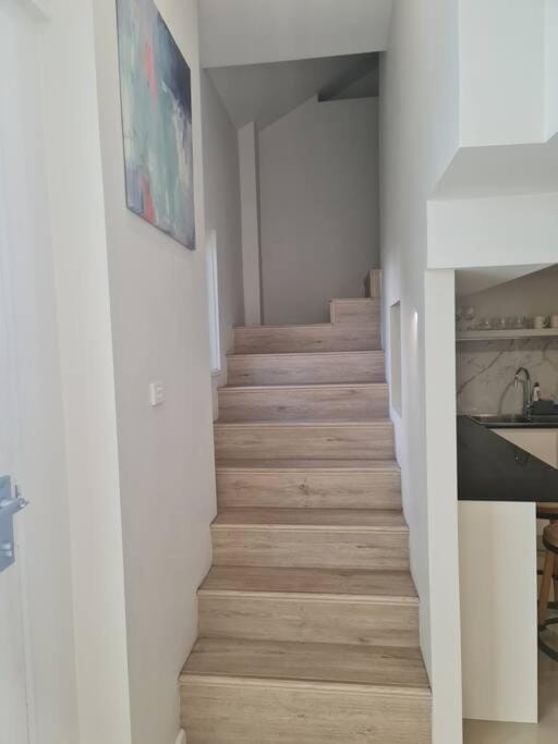 Private & Cosy Two Storey Guest House Apartment in Merrylands