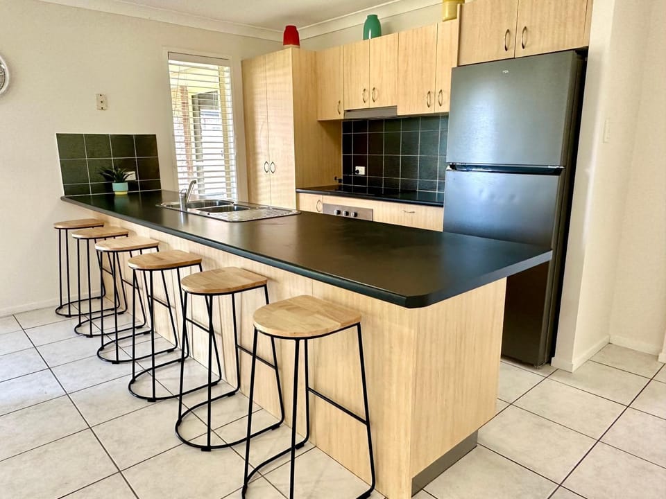 Kitchen or kitchenette, Dining area, oven, stove, stove, kitchen, kitchen, air conditioner