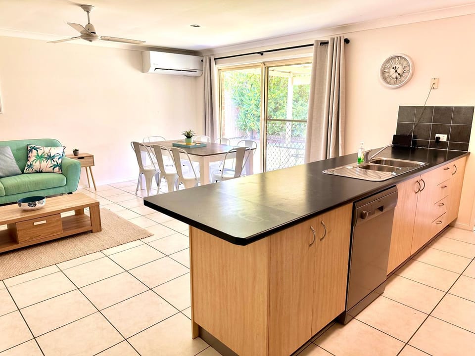 Kitchen or kitchenette, Living room, Seating area, Dining area, kitchen, kitchen, air conditioner