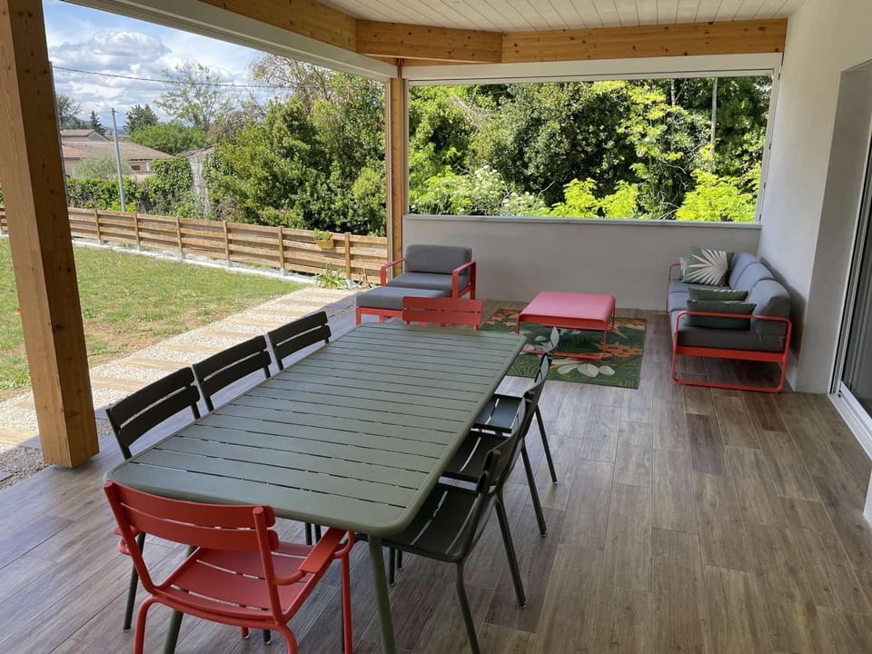 Villa moderne avec piscine privée et grand terrain en centre-ville - FR-1-382-208 Villa in Vallon-Pont-d'Arc