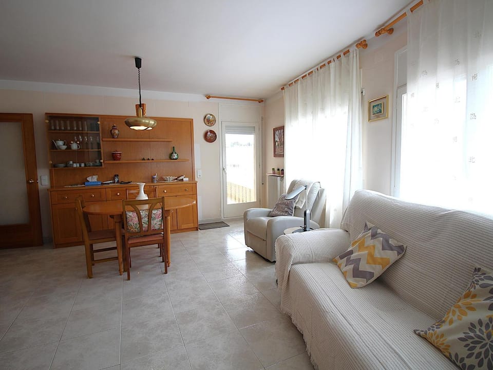 Apartamento luminoso en el centro - 4 pers. - ES-228-147 Apartment in Alt Empordà