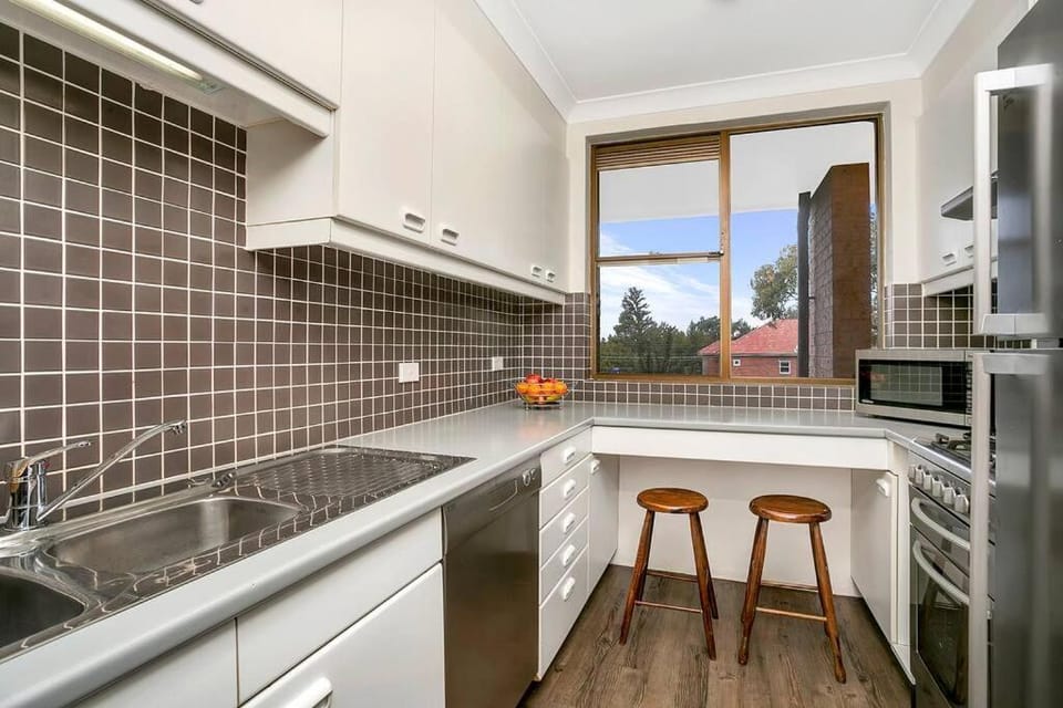 SPF13-Sunny, Spacious, Highly Convenient Apartment Apartment in Sydney