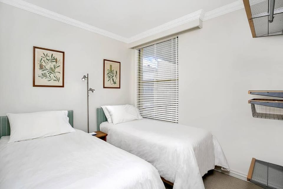 SPF13-Sunny, Spacious, Highly Convenient Apartment Apartment in Sydney