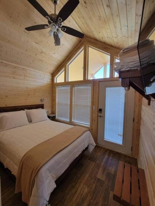 Bed, Bedroom, fireplace