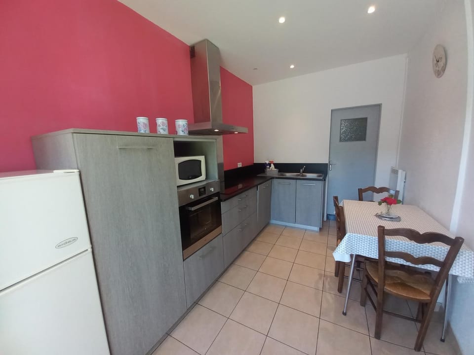 Kitchen or kitchenette, dishwasher, oven, stove, toaster