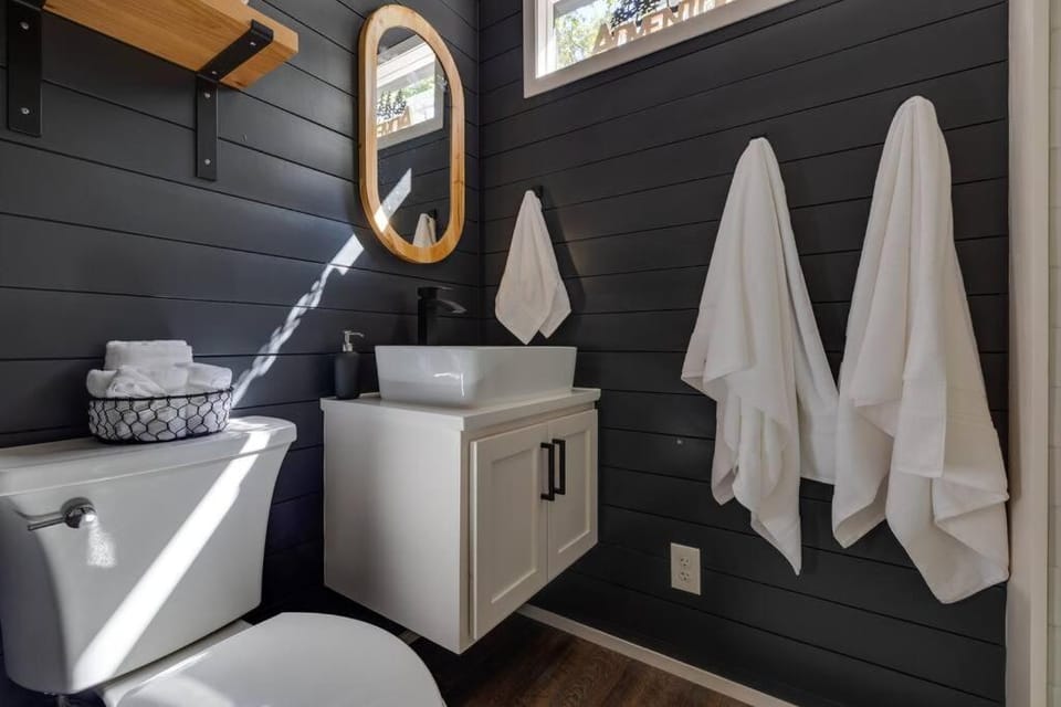 Bathroom, towels