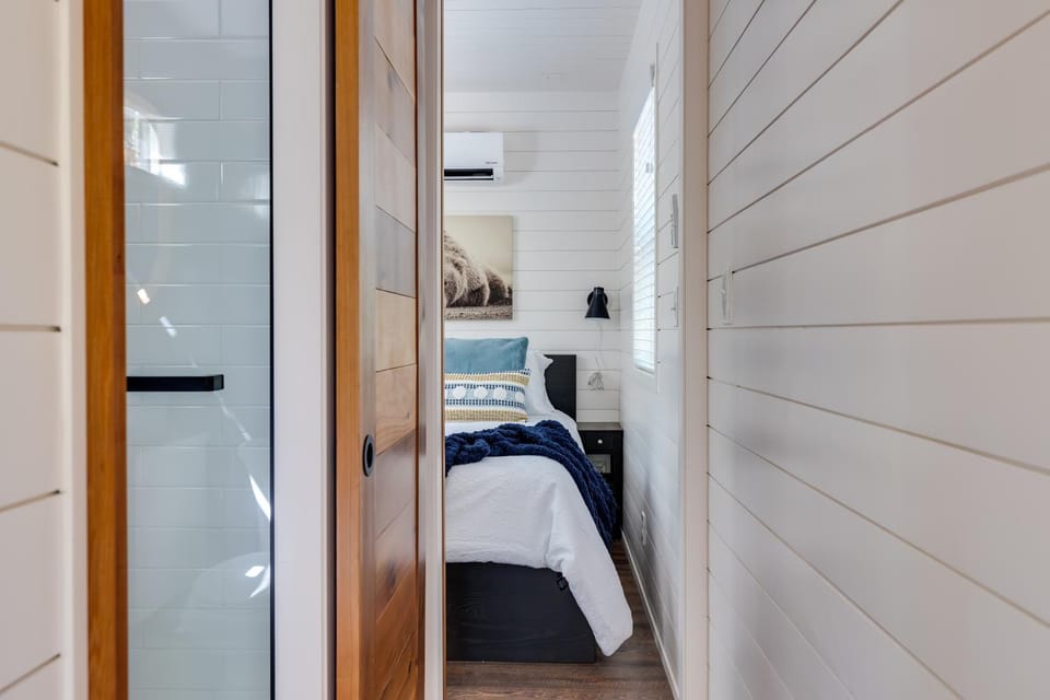 Bedroom, air conditioner