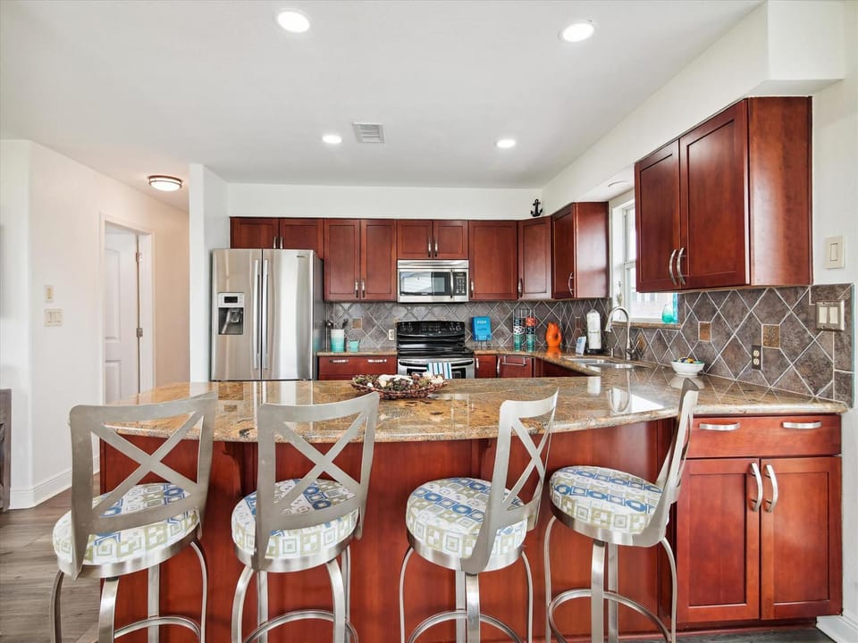 Seating area, dishwasher, furniture, microwave, kitchen