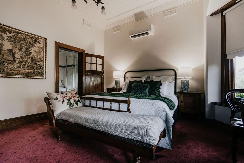Bed, Bedroom, air conditioner