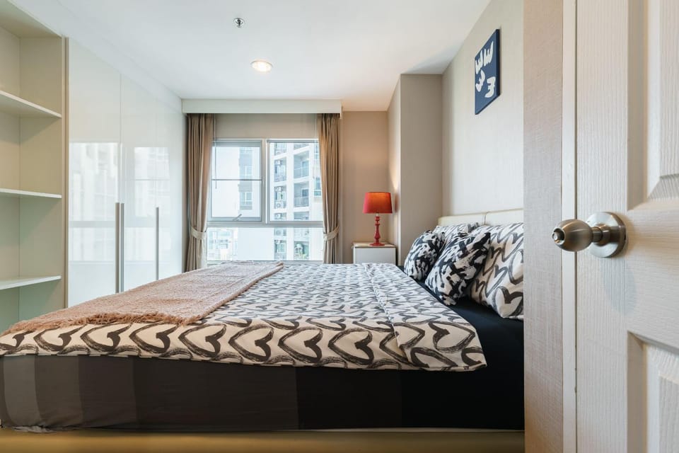 Internet celebrity train night market swimming pool free WiFi mrt 100m Apartment in Bangkok