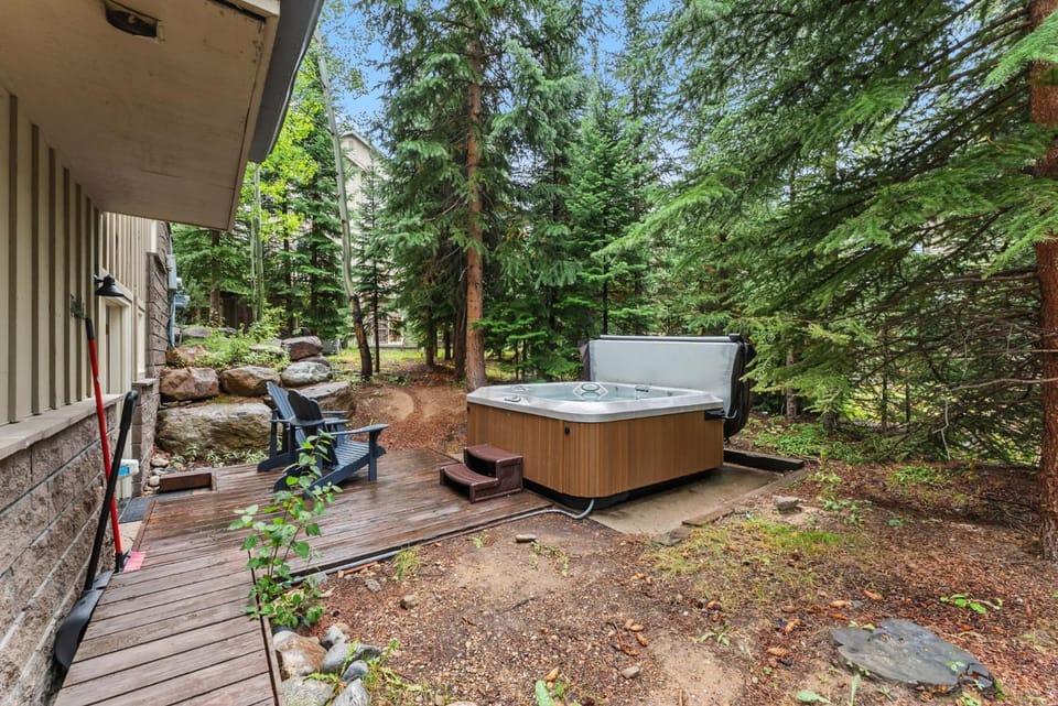 Luxurious Peak 8 Lodge 4BDR Near Slopes with Private Hot Tub House in Breckenridge