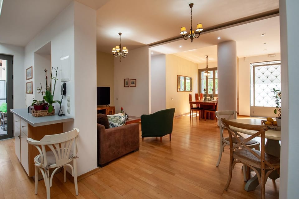 Living room, Seating area, Dining area