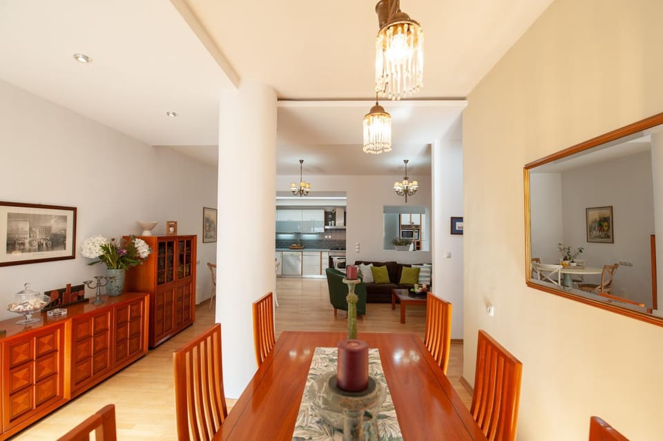 Living room, Seating area, Dining area