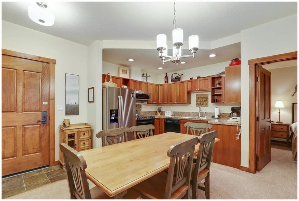 2BR Main St Station Ski In Out Condo All Amenities House in Breckenridge