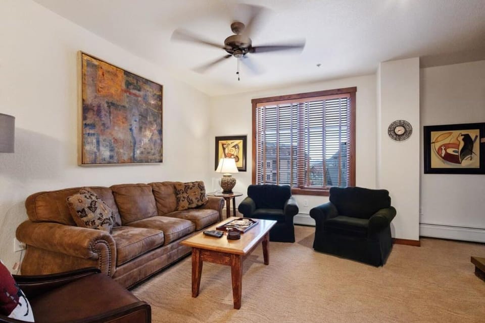 2BR Main St Station Ski In Out Condo All Amenities House in Breckenridge
