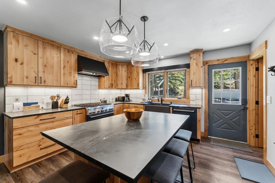 Ski In Out Townhome with Hot Tub and Lovely Mtn Views House in Breckenridge